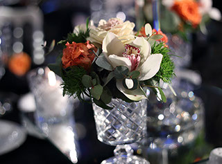 Masa çiçek süsleme